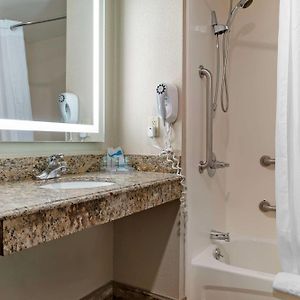 King Room Bath Tub Disability Access or Non-Smoking